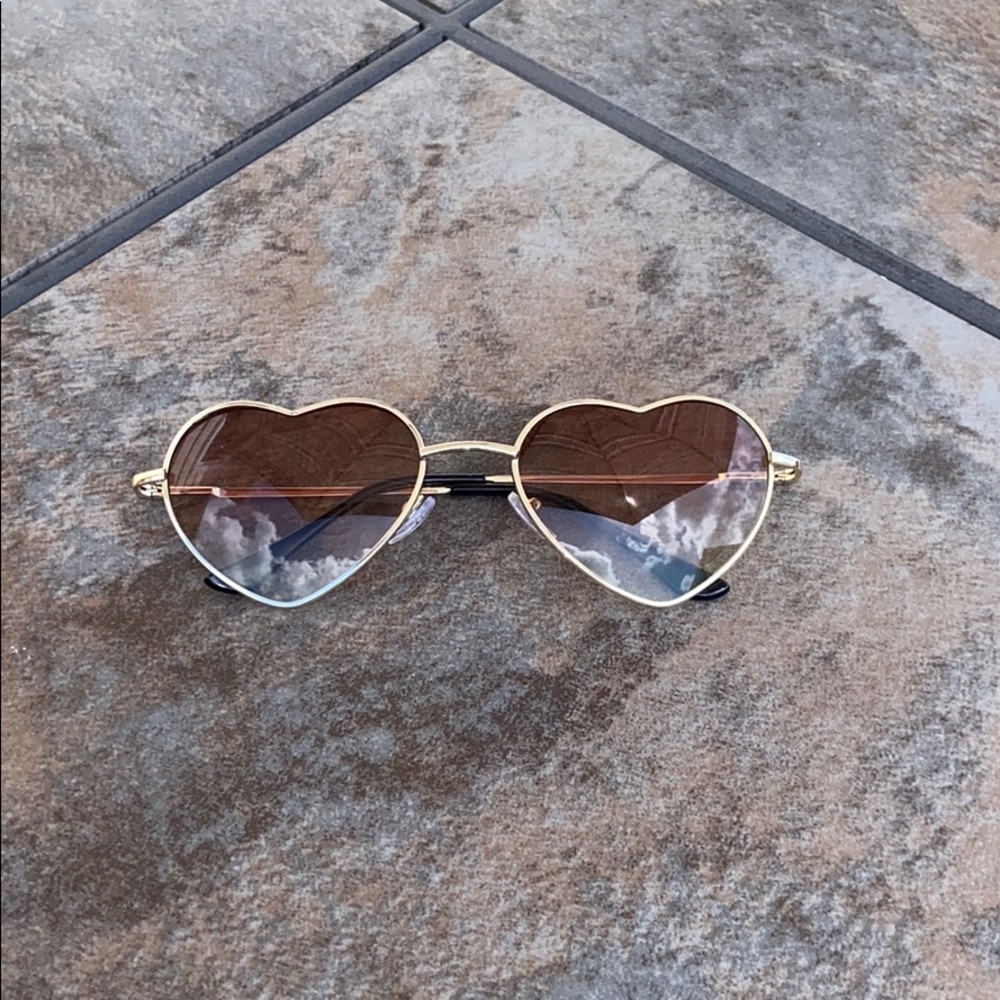 Women’s Heart Shaped Sunglasses